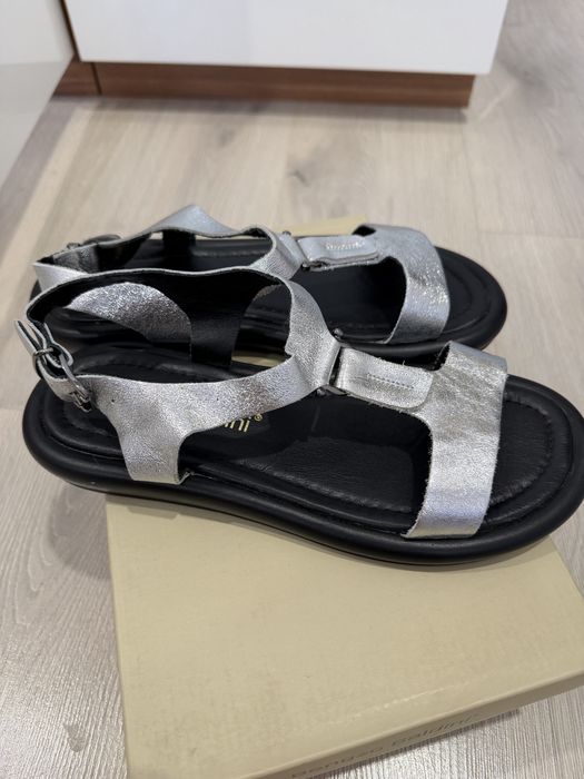 Продам сандали женские