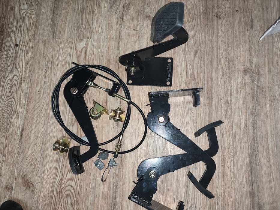 дублирующие педали тормоза