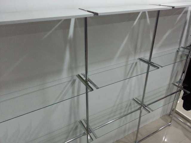 Стеллажи разборные, регулируемые (хром, стекло).