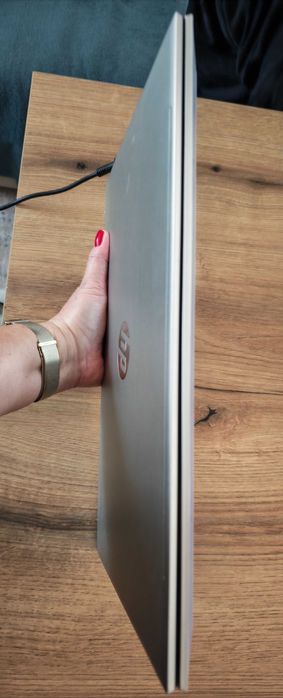 Като нов лаптоп HP Pavilion 15 (i5-1235U/16GB/512GB SSD/FHD IPS) - пълен комплект с кутия!