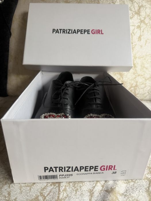 Черни обувки Patrizia Pepe