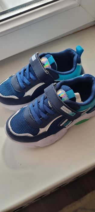 Детские кроссовки