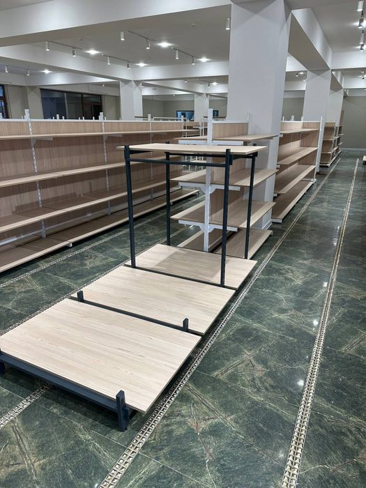 Металлический стеллаж для магазина