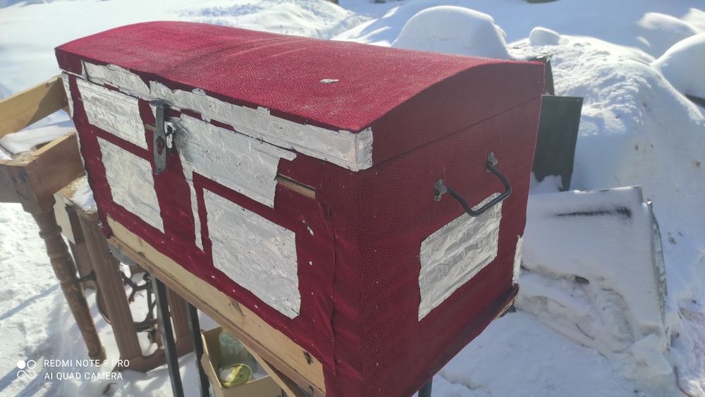 Сундуки старинные.