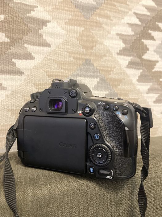 Canon EOS 80D + EF-S 18-135 mm