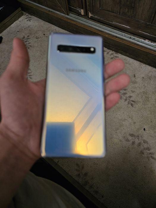 Телефон s10 5 g сотилади