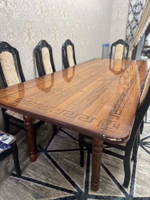 продается срочноо!Стол и стулья