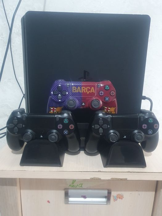 Продам пс4 в отличном состоянии