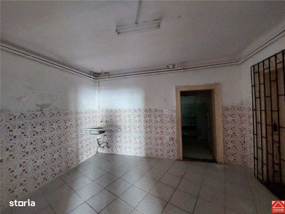 Casa cu spatiu comercial, zona Intim