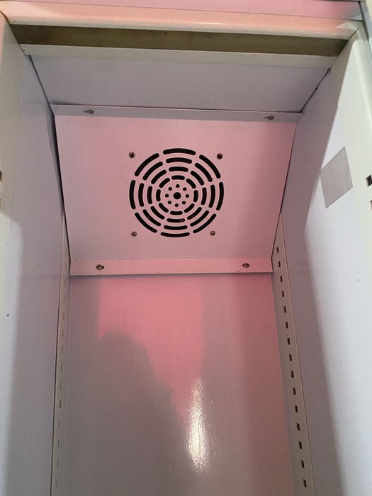 Vitrina  frigorifica slim pentru sucuri