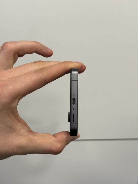 Продавам отличен Samsung S24 FE