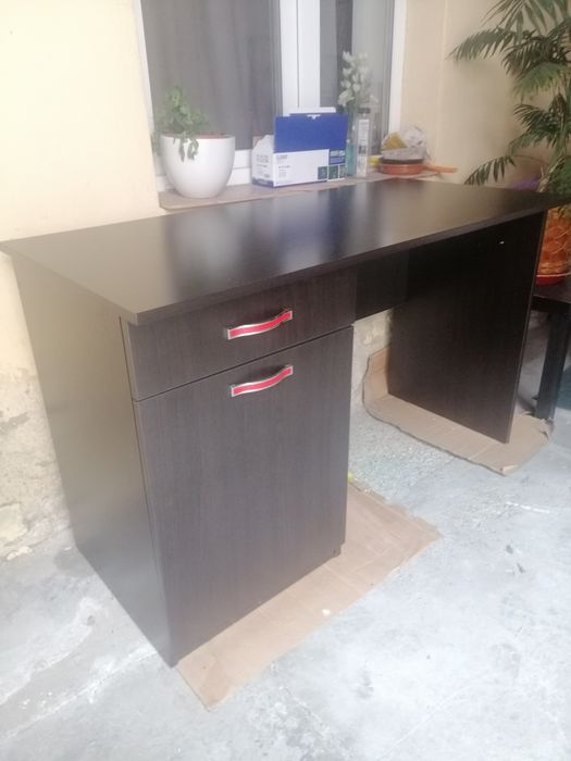 Birou studiu si calculator- culoare Negru