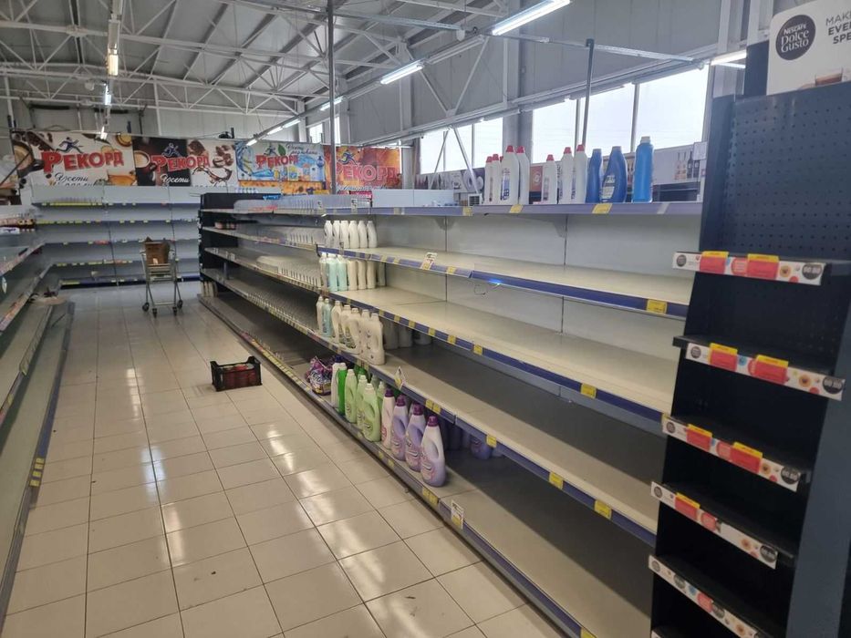 хладилна стена и рафтови стелажи