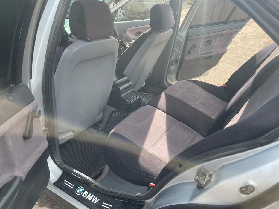 Срочно продам бмв 1994года.