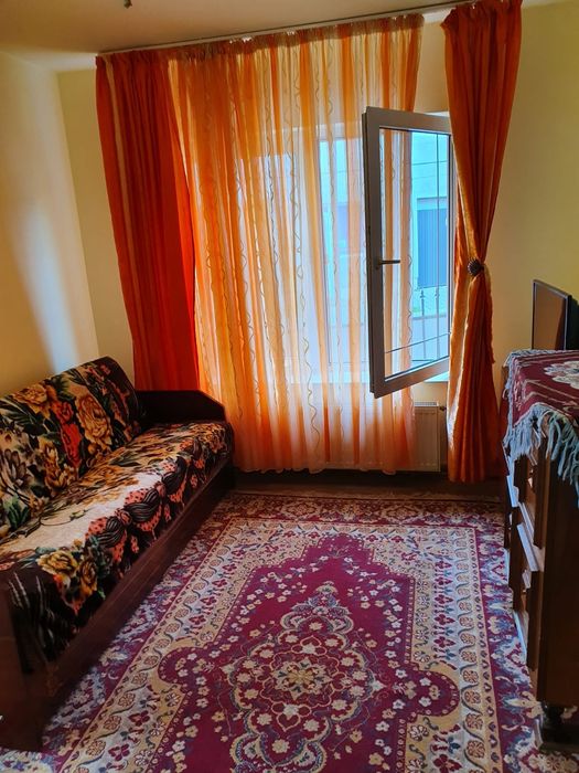 Închiriez apartament la casa