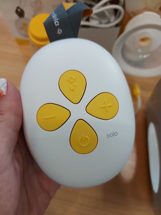 Двуфазна електрическа помпа за кърма Medela Solo + подарък