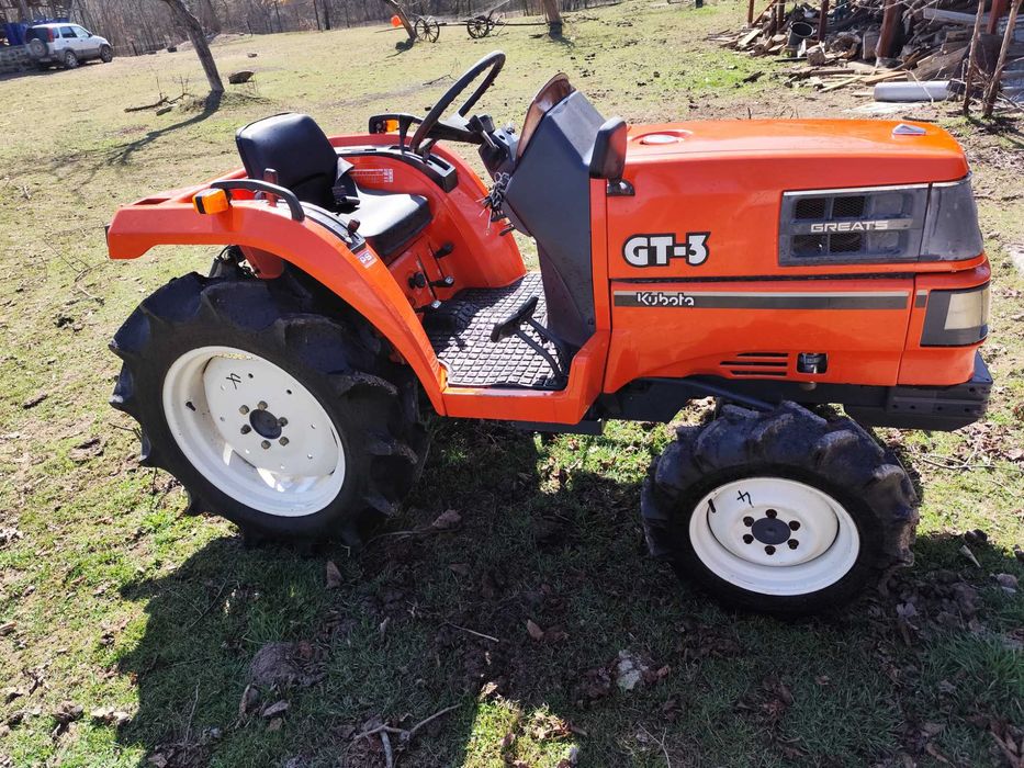 Трактор Kubota GT3 4х4 23 к.с. с мулчираща косачка и теглич