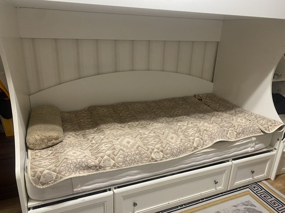 Срочно продаи двухъярусную кровать