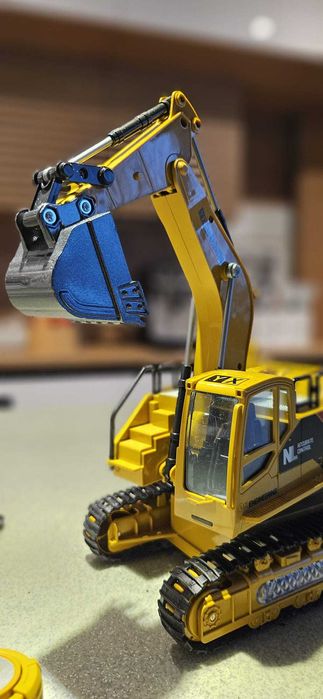 Excavator telecomanda
