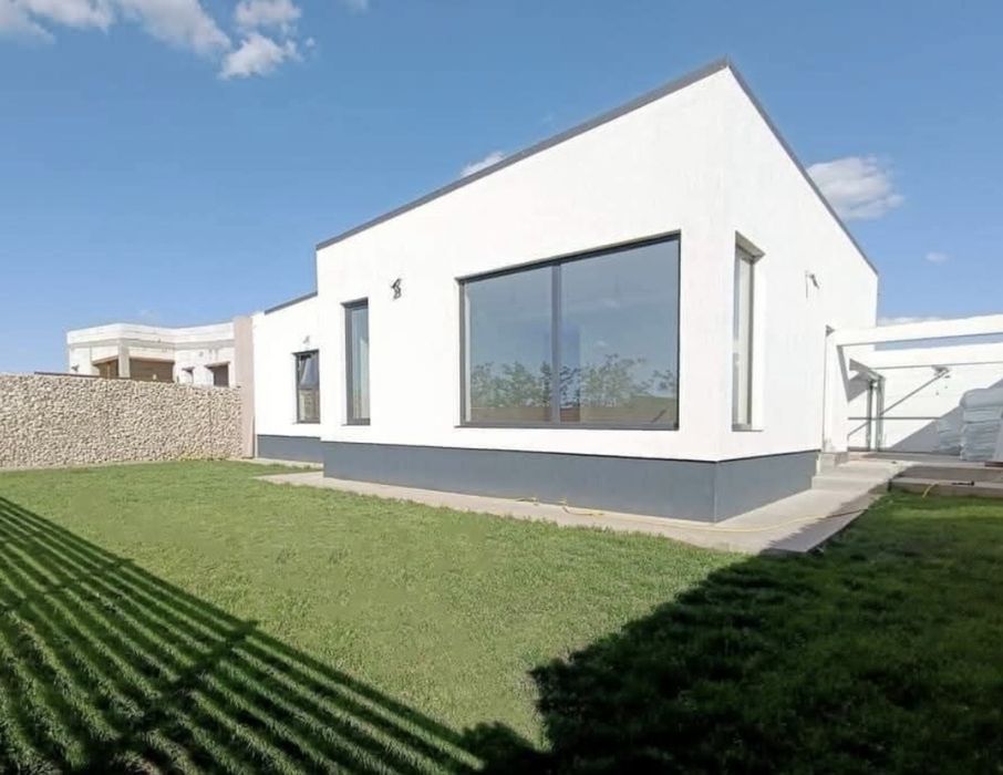 Vand case pe structura metalica