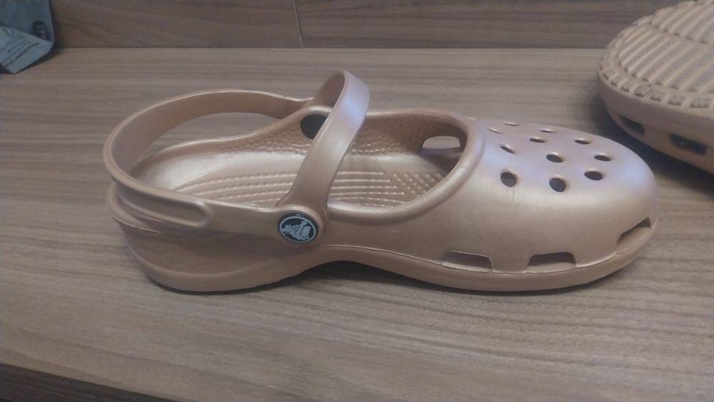 Сандали Crocs ,така и не им дойде времето да се носят