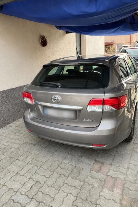 Vând Totoya Avensis