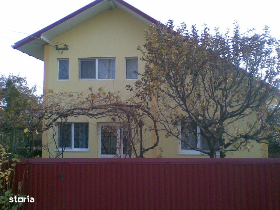 Casa cu etaj zona centrala in Cucorani