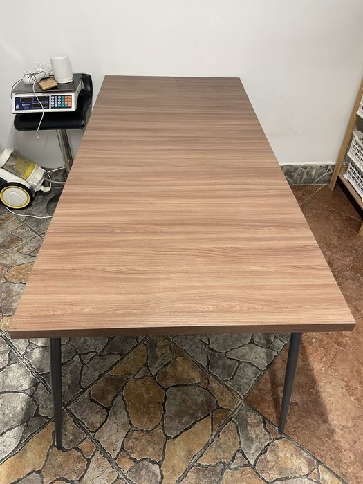 Продает стол большой, новый