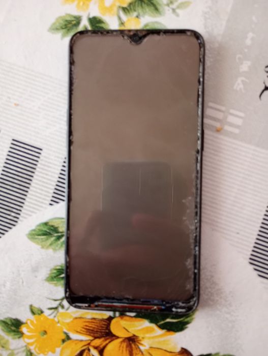 Продавам oppo a5s за части