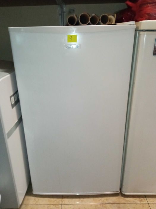 Малък хладилник Arielli