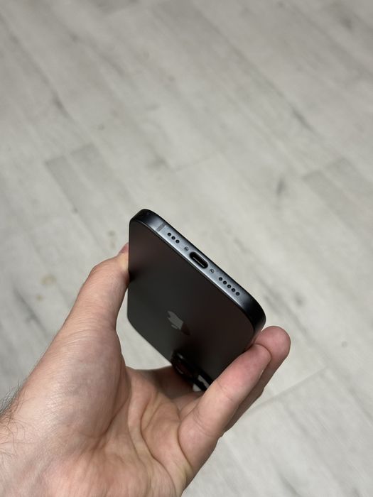 iPhone 15 / 128 GB / Baterie 82% / Negru / MDM