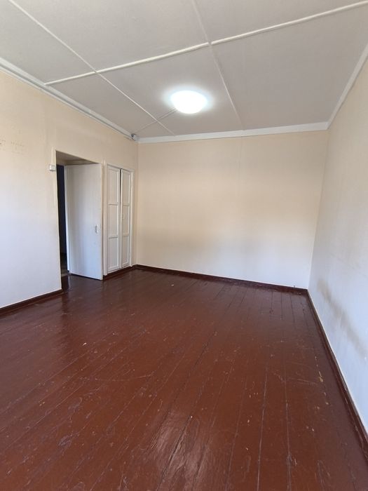 1 ком. В деревянном доме Спутник. Площадь 32 м2 акфа рамы железная две