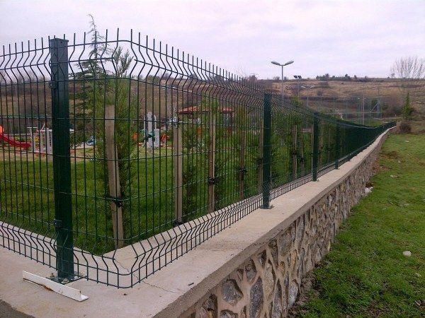 Garduri din plasa burdurata