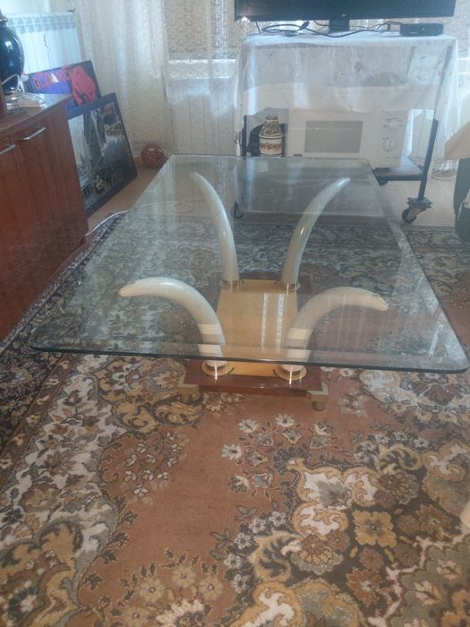 Стъклена холна маса