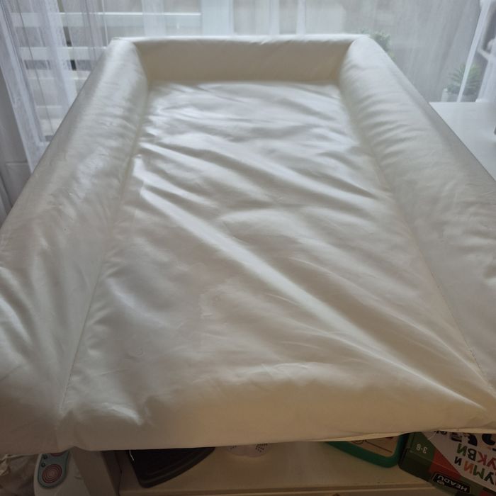 Постелка за повиване на бебе