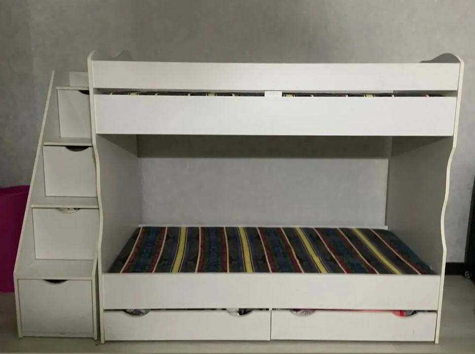 Двухъярусная кровать
