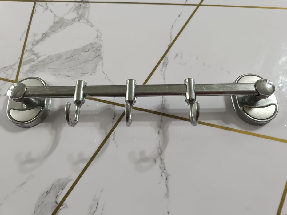 Продам новую вешалку