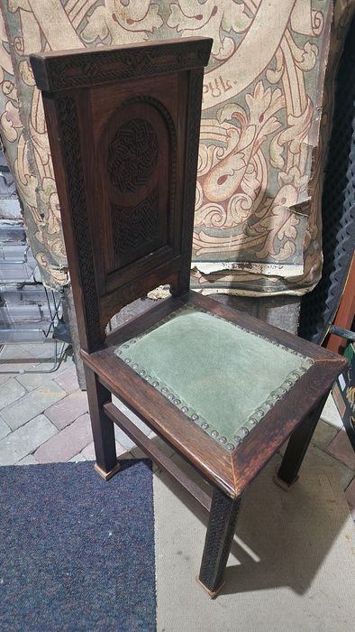 Scaun vechi din lemn masiv stil neo românesc