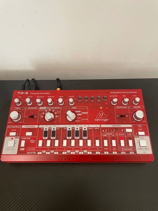 Behringer Edge + Crave + TD-3 / Аналогови синтезатори / Modular / Acid