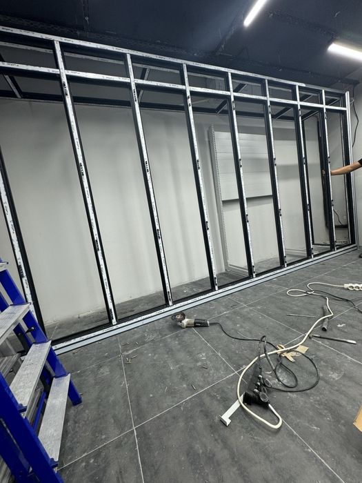 Пристенные холодильники на заказ