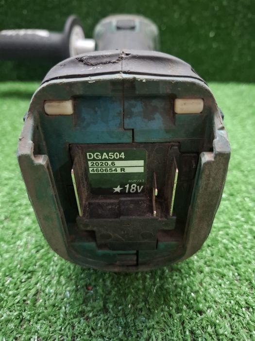 Безчетков шлайф на Makita DGA504