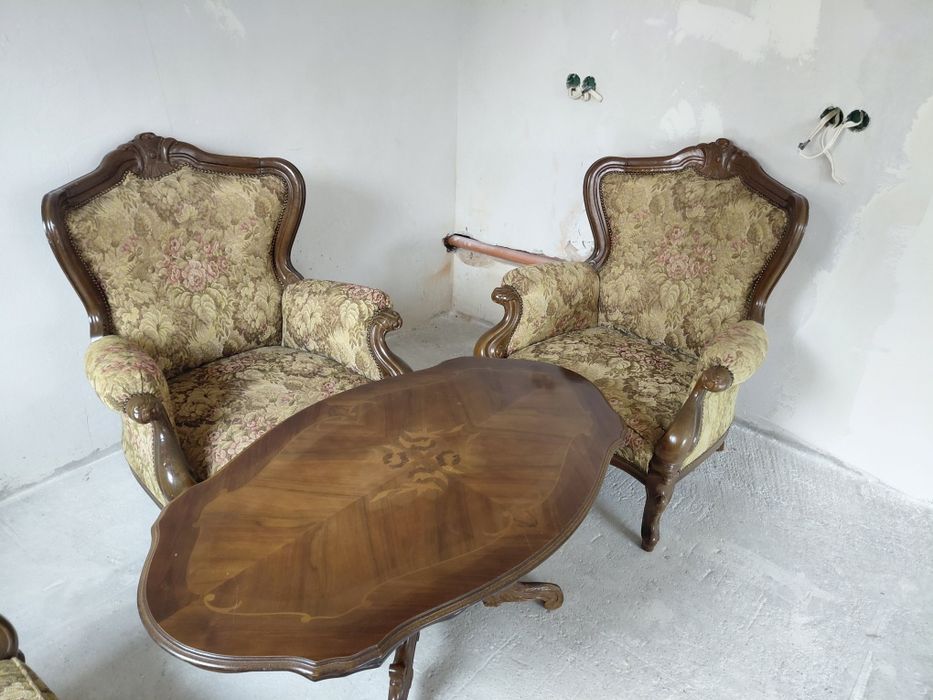 Античен бароков комплект от 3 кресла и маса