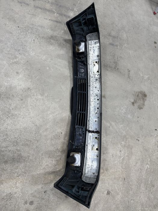 Передний бампер на бмв Е34 оригинал