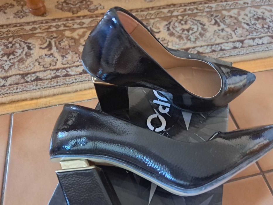 Дамски обувки на ток в черно