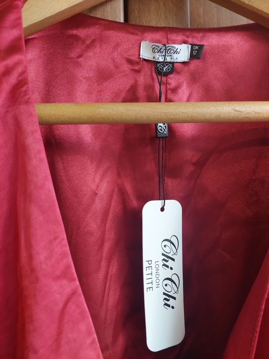 Дамска рокля Chi Chi, тип "Прегърни ме"