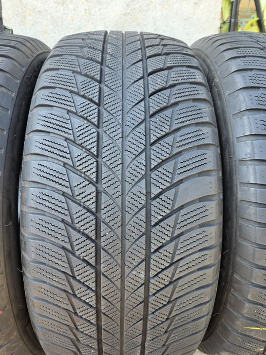 Vând patru anvelope de iarna Bridgestone 245 50 19 dot 1821