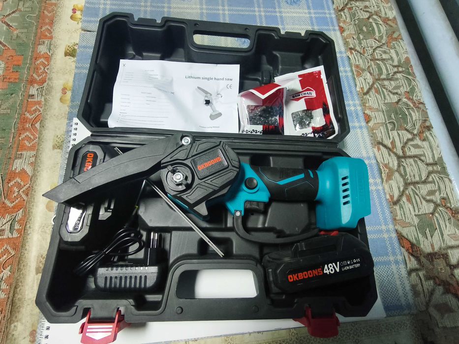 Mini fierastrau cu 2 acumulatori si lant de 6"