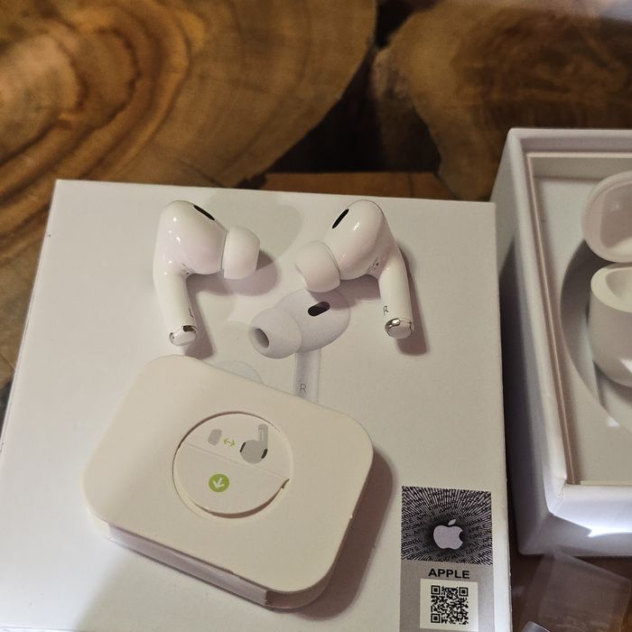 Apple watch series 11 gold 46mm + слушалки+ iPhone battery