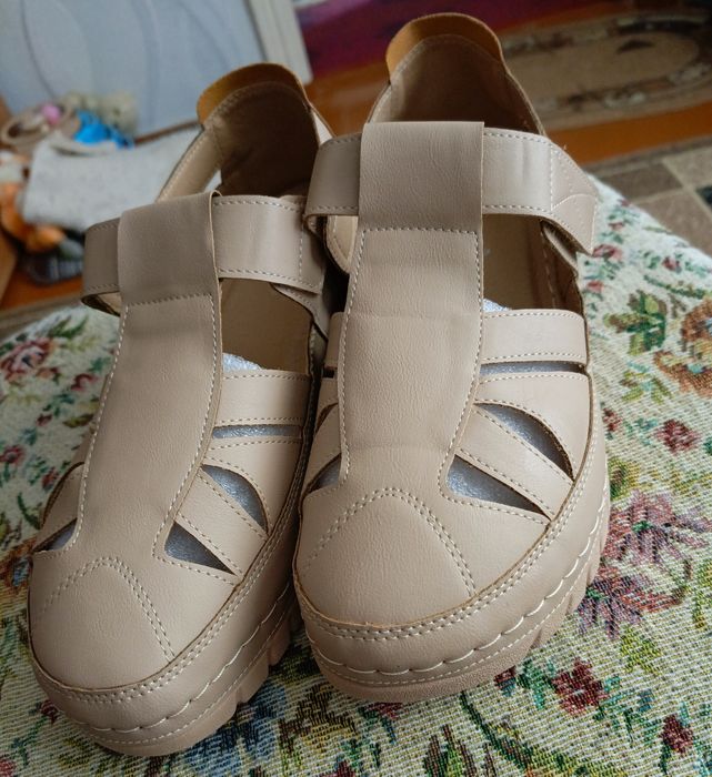 Продам сандали женские . Новые.