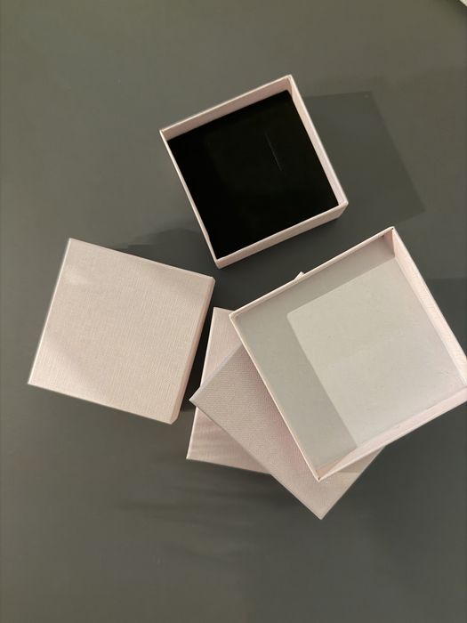 Коробка для укарашееий